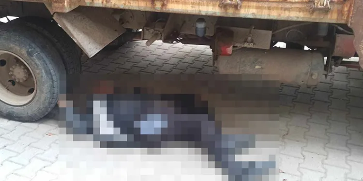 Gediz’de yaşlı adam kamyonetin altında kaldı