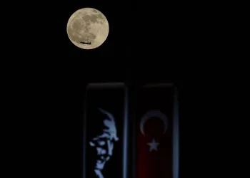 Amanos Dağı semalarında mest eden dolunay görüntüsü