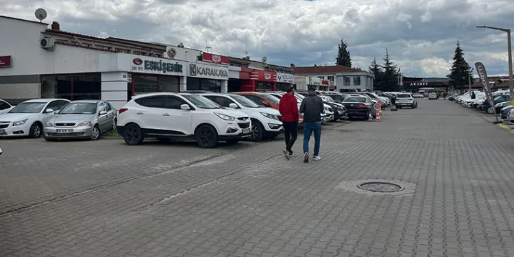 Eskişehir’deki oto galericiler boş kaldı