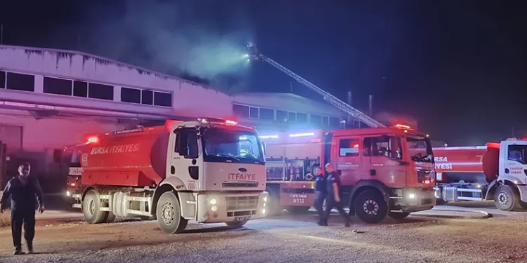 Karacabey’de korkutan fabrika yangını