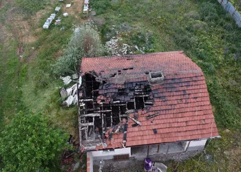 Yaşlı kadının evi yangında küle döndü