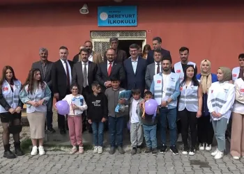 Köy çocukları tabletle tanıştı
