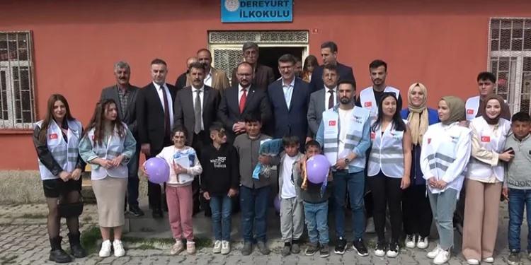 Köy çocukları tabletle tanıştı