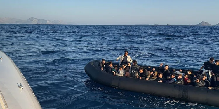 Bodrum’da 10’u çocuk 32 düzensiz göçmen kurtarıldı