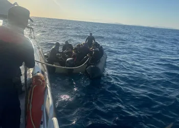 Ayvacık açıklarında 30 kaçak göçmen kurtarıldı