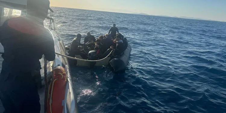 Ayvacık açıklarında 30 kaçak göçmen kurtarıldı