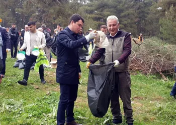 Orhaneli ormanlarında çöpler toplandı