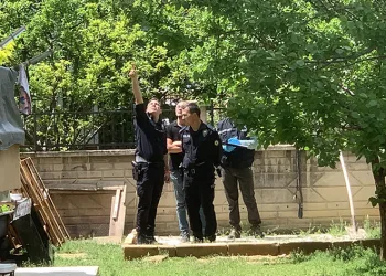 Balkondan düşen 2 yaşındaki çocuk ağır yaralandı