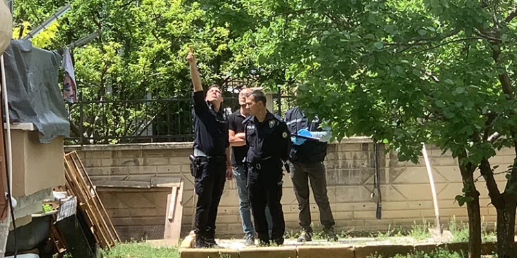 Balkondan düşen 2 yaşındaki çocuk ağır yaralandı