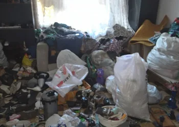 Ev değil sanki şehir çöplüğü