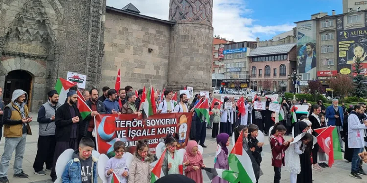 Erzurumlu çocuklardan Filistinli kardeşlerine destek