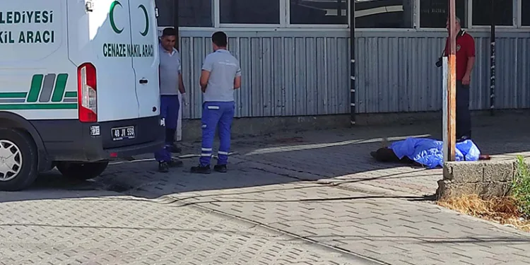 Sabah işe gelen esnaf buldu