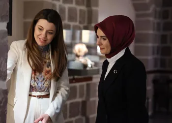 Bakan Göktaş’tan Türkiye’nin ilk Anne Müzesi’ne ziyaret