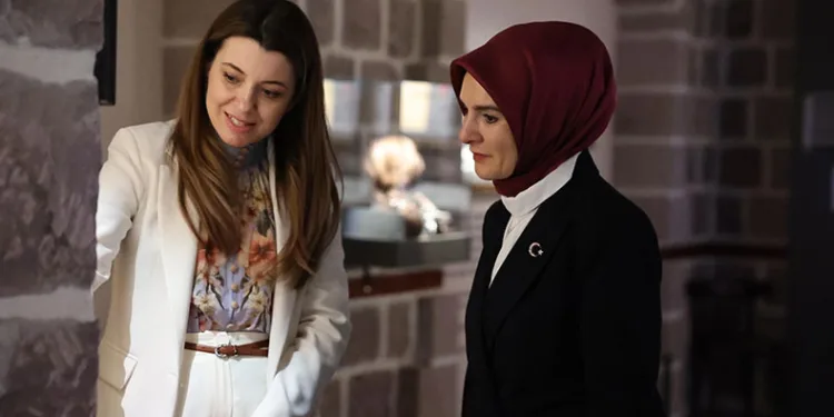 Bakan Göktaş’tan Türkiye’nin ilk Anne Müzesi’ne ziyaret