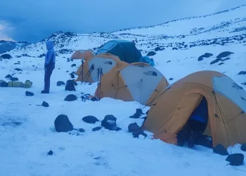 Ağrı Dağı kadın dağcılara geçit vermedi