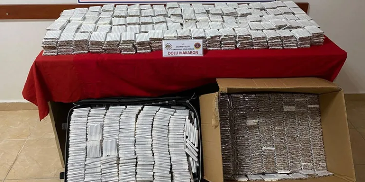 Yolcu otobüsünde kaçak sigara ele geçirildi