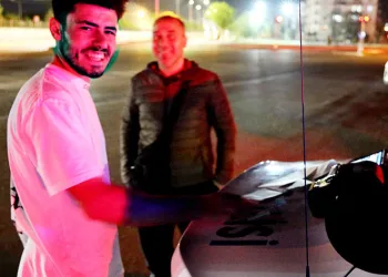 Kamerayı görünce gülümsedi, cezayı yiyince “Hayırlı olsun” dedi