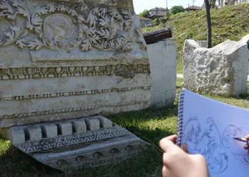Öğrenciler antik tiyatroyu resmettiler