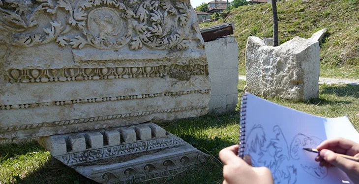 Öğrenciler antik tiyatroyu resmettiler