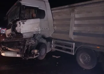 Yalova’da tır kamyona arkadan çarptı