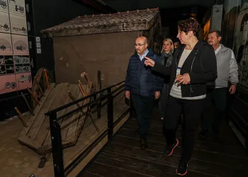 Demirtaş, Anadolu arabalarına hayran kaldı