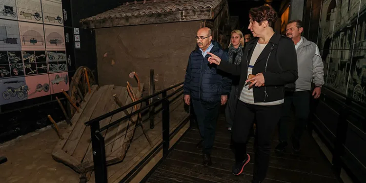 Demirtaş, Anadolu arabalarına hayran kaldı