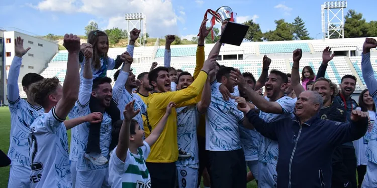 Nilüferli futbolcular şampiyonluk kupasına kavuştu