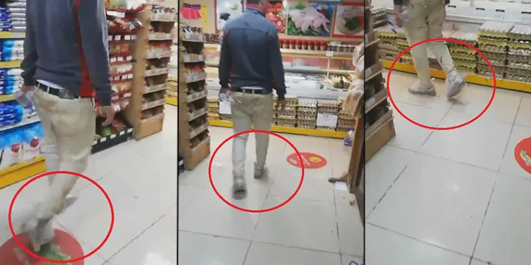 ‘Market kirlenmesin’ diye ayaklarına poşet giydi