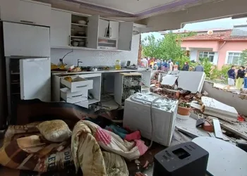 Mutfak tüpü bomba gibi patladı