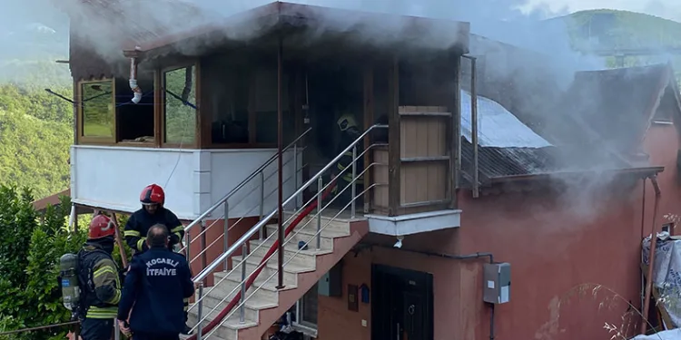 15 ay önce evlendiği kocasının evini yaktı