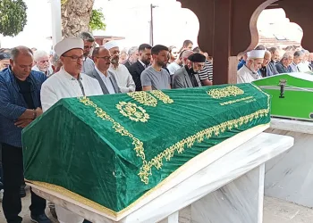 34 yıl görev yaptığı camidan uğurlandı
