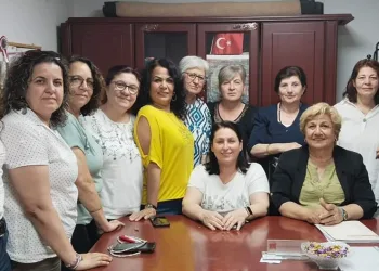 CHP Manisa İl Kadın Kollarından toplu istifa