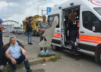 Tekstil işçilerini taşıyan servis minibüsü kaza yaptı
