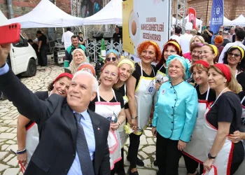 Bursa mutfağı, tarihi meydanda vitrine çıktı