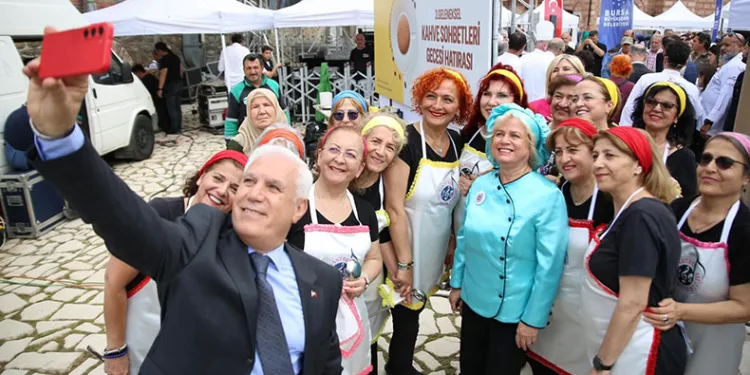 Bursa mutfağı, tarihi meydanda vitrine çıktı