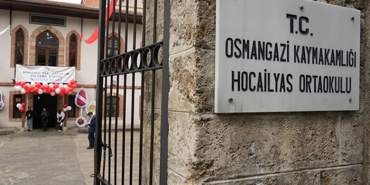 Eski mezunlar bir araya geldi