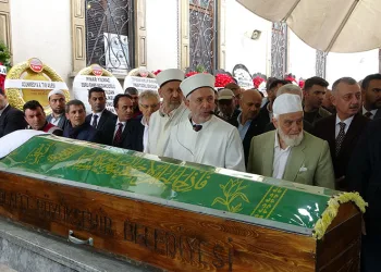 Acun Ilıcalı’nın amcası son yolculuğuna uğurlandı