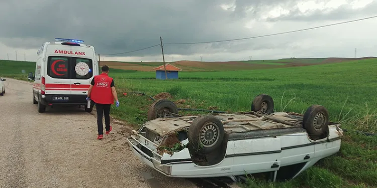 Takla atan arabadan yara almadan çıktılar