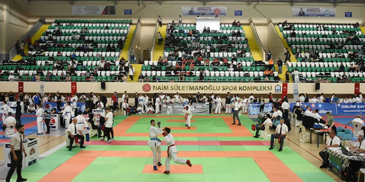 Yıldırım Belediyesi karate şampiyonasına ev sahipliği yapıyor