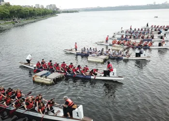 Küçükçekmece’de dragon boat yarışları