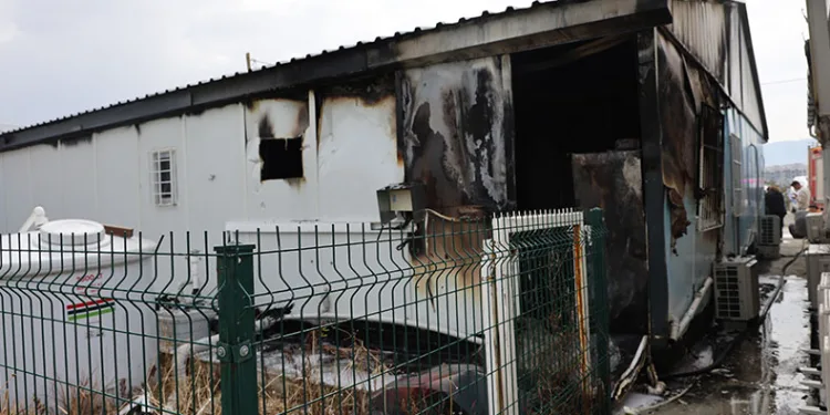 Prefabrik banka şubesinde korkutan yangın