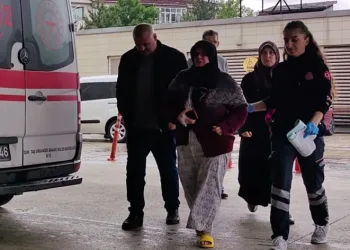 Yangında mahsur kalan kadın son anda kurtarıldı