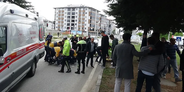 Anne ile oğlu ehliyetsiz sürücünün çarpması sonucu ağır yaralandı