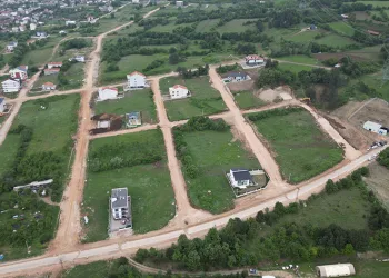 Yeniceköy mahallesinde yeni yollar açılıyor
