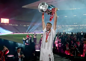 Cenk Tosun: “Taraftarımıza bu kupayı borçluyduk”