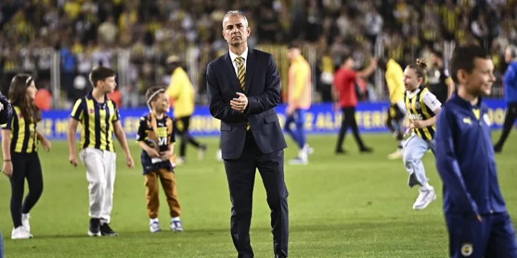 Fenerbahçe Teknik Direktörü İsmail Kartal: “Saha dışındaki görünmeyen elleri aşamadık”