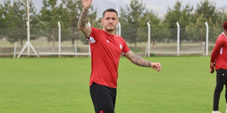 Sivasspor'da Rey Manaj takımla çalıştı