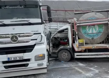 Konya'da çekici ile süt tankeri çarpıştı