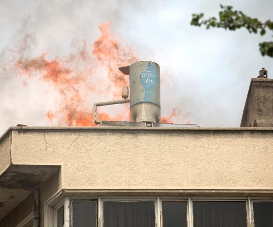 Konya’da apartmanın çatısında yangın paniği