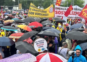 Ankara’da 1 Mayıs sağanak yağmur altında kutlandı